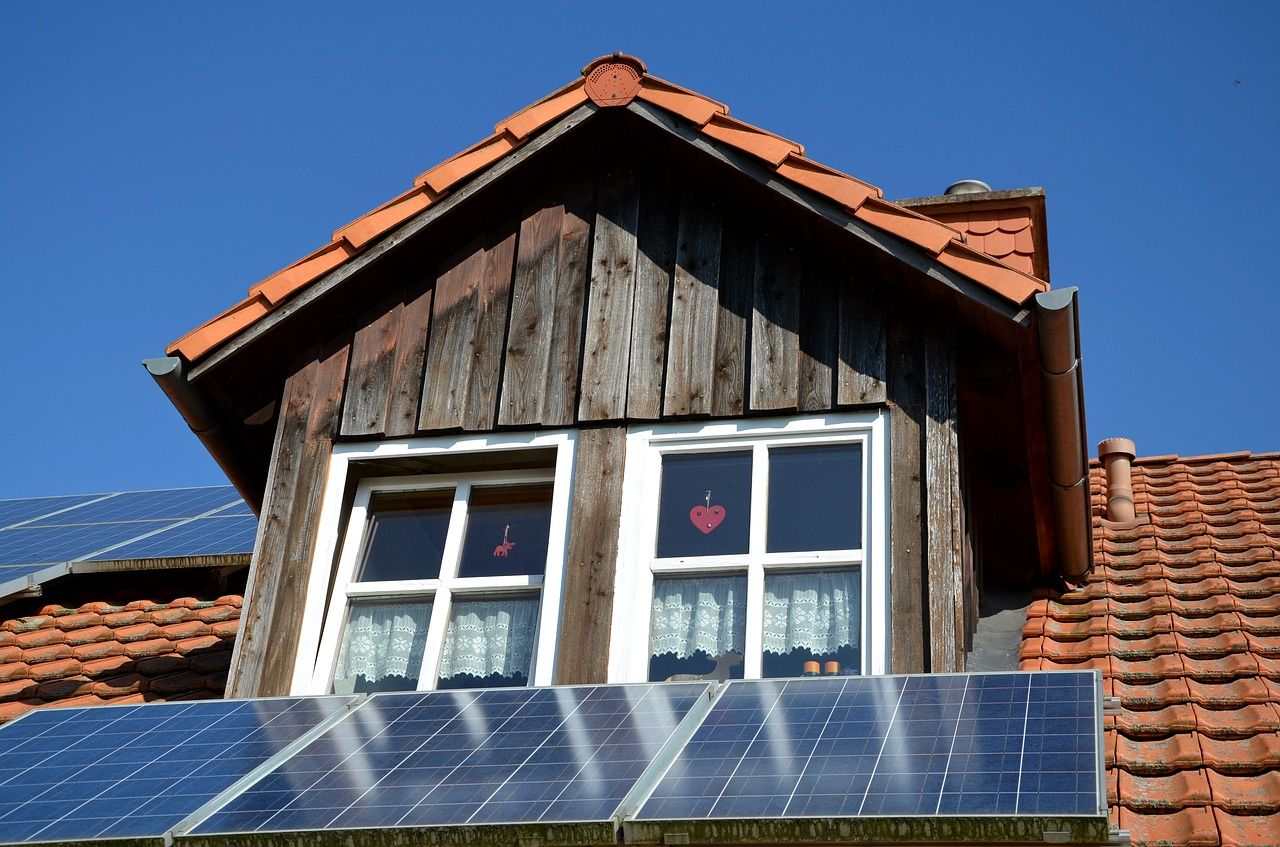 Photovoltaik Module am Dach