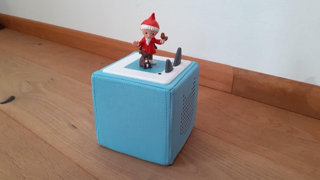 Toniebox mit aufgestellter Figur